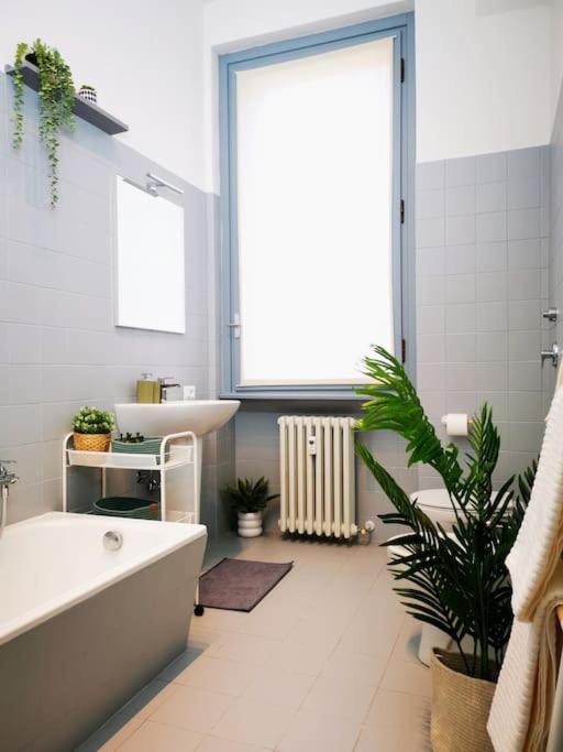 Sunny Flat 50 Meters From The Metro Apartment Milan Exterior photo