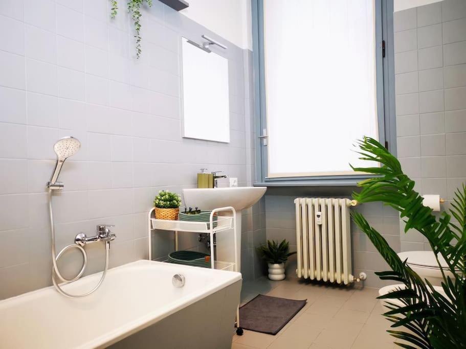 Sunny Flat 50 Meters From The Metro Apartment Milan Exterior photo
